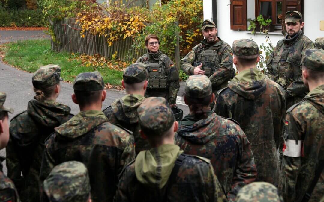 Besuch bei Rekruten in der Grundausbildung in Kümmersbruck