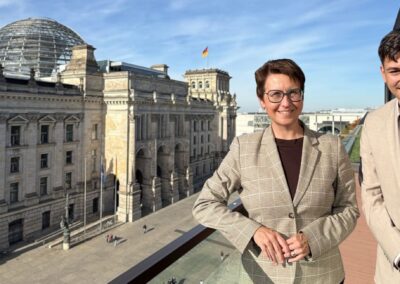 Als (fast) echter Abgeordneter im Plenarsaal