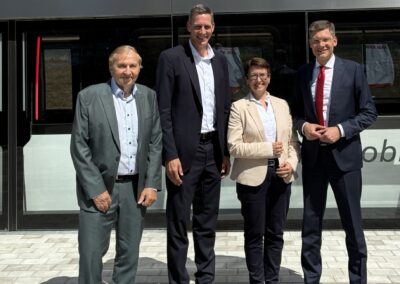 Austausch zu innovativen Infrastrukturlösungen bei Max Bögl mit Verkehrsstaatssekretär Christian Hirte