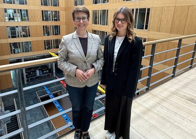 Praktikantin Lea Borawski im Berliner Büro